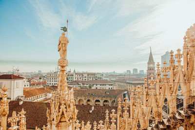 Statue of historic building against sky