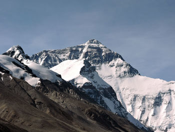 Scenic view of snowcapped mt everest against sky on the tibetan side
