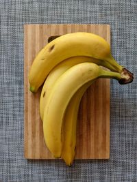 Banana kept on a wooden tray