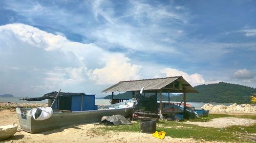 Lifeguard hut against sky