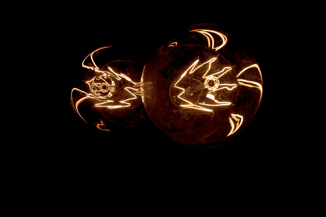 CLOSE-UP OF LIGHT BULB