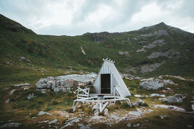 Little hut on the way up to a mountain peak in lofoten, norway 