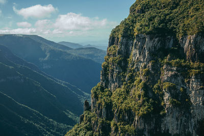 Fortaleza canyon with steep rocky cliffs covered by thick forest near cambara do sul, brazil.