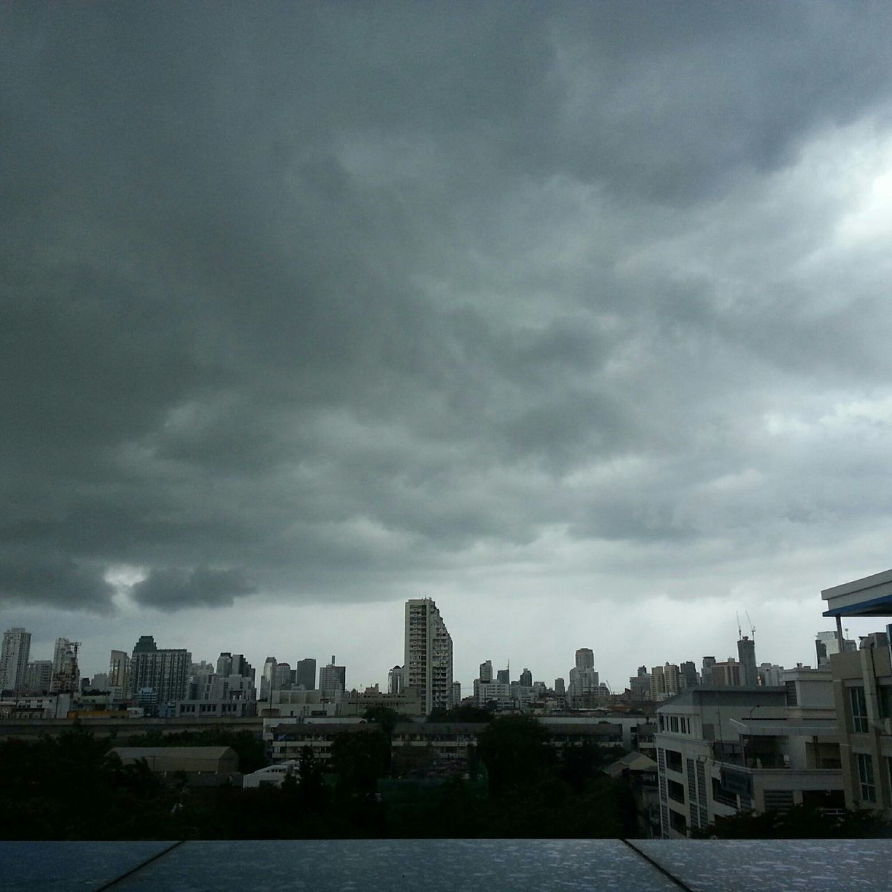 building exterior, architecture, built structure, sky, city, cloud - sky, water, cloudy, cityscape, river, waterfront, weather, overcast, cloud, residential building, residential district, storm cloud, building, residential structure, outdoors