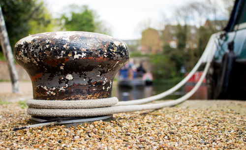 Rope tied on bollard 