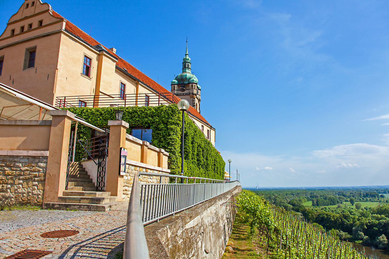 Souvenir, Architecture, building, Sculpture, Educational trip, Castle, Castle Mělník, Bohemia, Bust, Monument, Monument to Charles IV, Honor, Ehrenmahl, Story, Mansion, Historical, Emperor, Charles IV, Art, King, Luxembourg, Meinick, Meinik, Melnik, Mitte