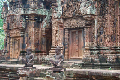 Statues at ancient buddhist temple