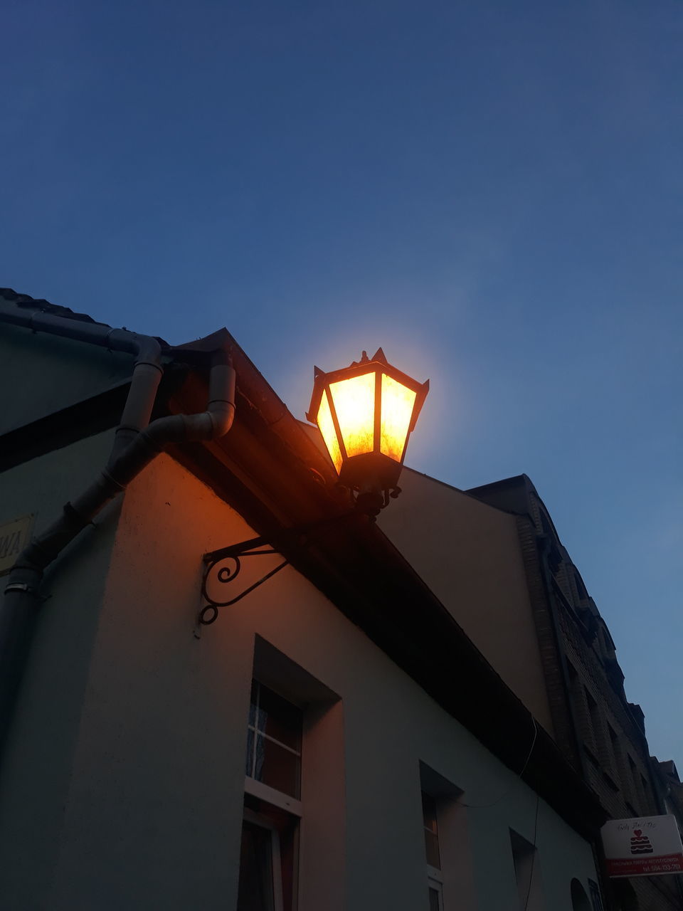 LOW ANGLE VIEW OF ILLUMINATED BUILDINGS AGAINST SKY