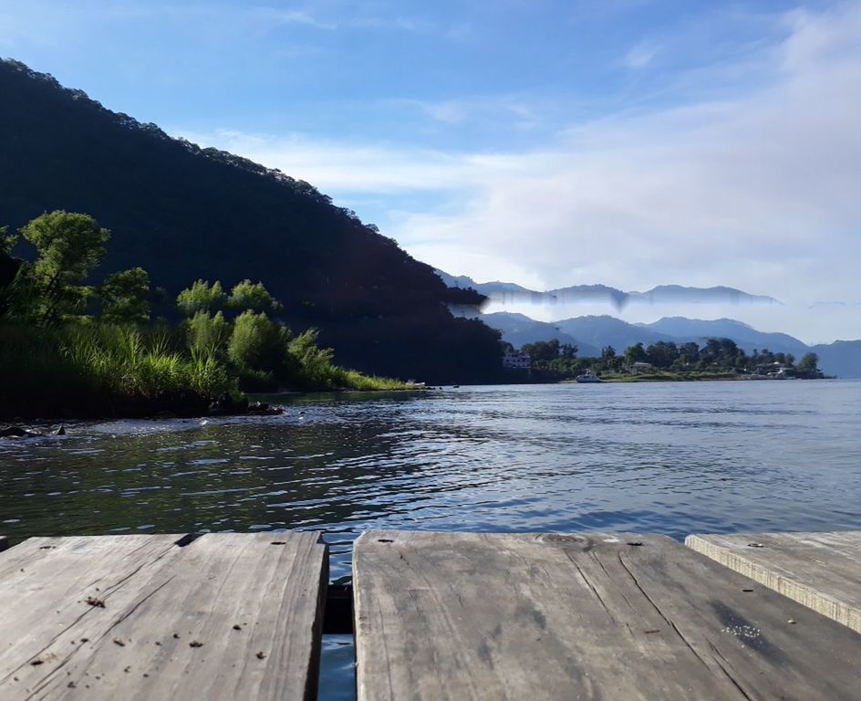 SCENIC VIEW OF LAKE BY MOUNTAIN AGAINST SKY