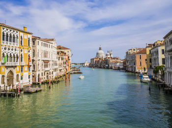 Canal passing through buildings in city