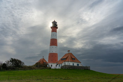 Westerhever leuchtturm im gegenlicht