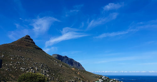 Scenic view of mountains against blue sky of south africa cape town vacation destination