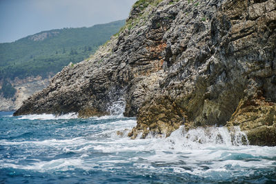 Scenic view of sea against mountain