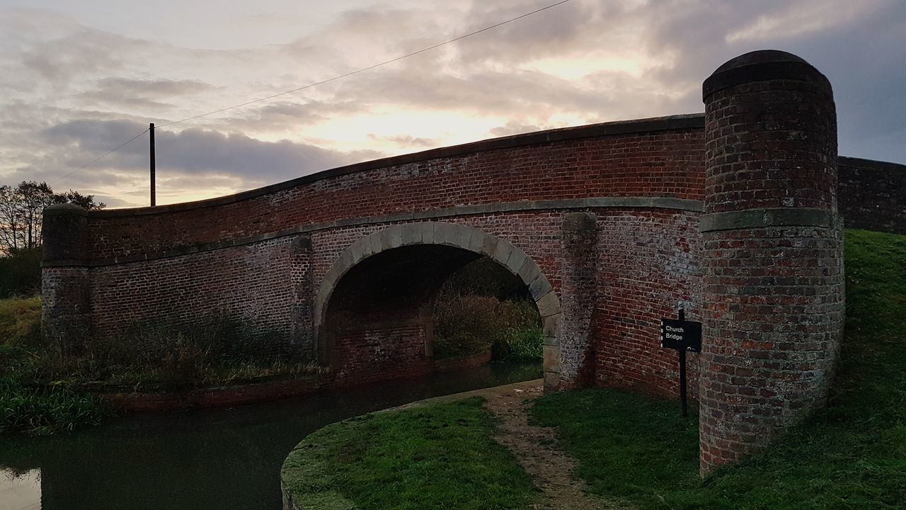 VIEW OF ARCH BRIDGE AGAINST SKY