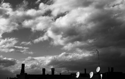 Low angle view of cloudy sky