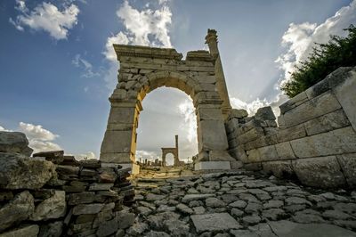 Ruins of historical building against sky