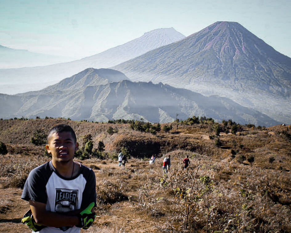 PORTRAIT OF A SMILING YOUNG MAN ON LANDSCAPE