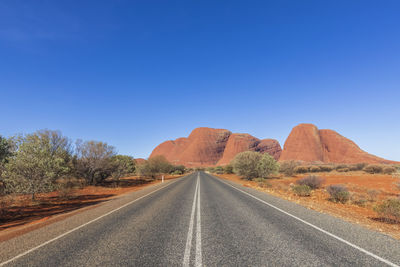 Australia, northern territory, kata tjuta road through central australian desert