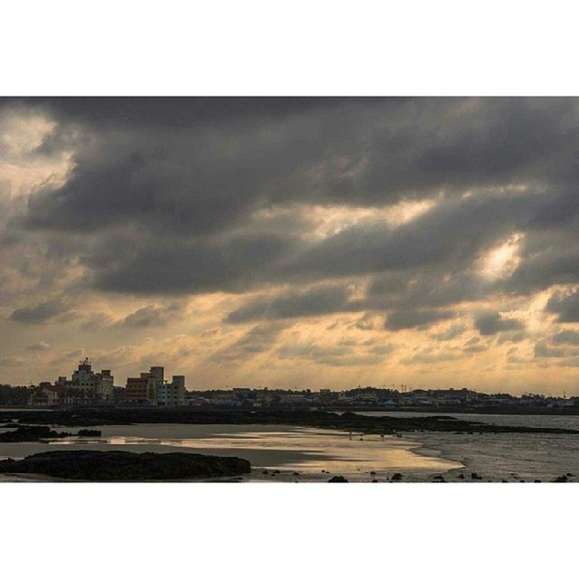 transfer print, water, sky, architecture, built structure, building exterior, cloud - sky, auto post production filter, river, city, sunset, cloud, waterfront, cloudy, dusk, nature, scenics, cityscape, lake, sea