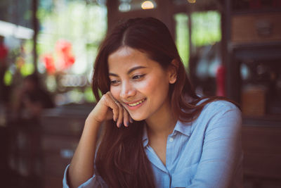 Young woman with hand on chin