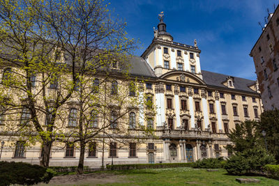 Exterior of historic temple against sky