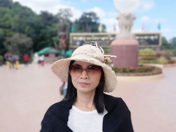 Portrait of beautiful young woman wearing hat