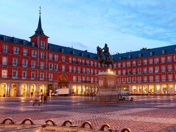 Statue of historic building at dusk