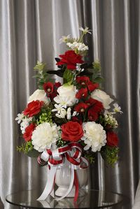 Close-up of rose bouquet in vase