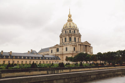 Les invalides quarter against sky in city