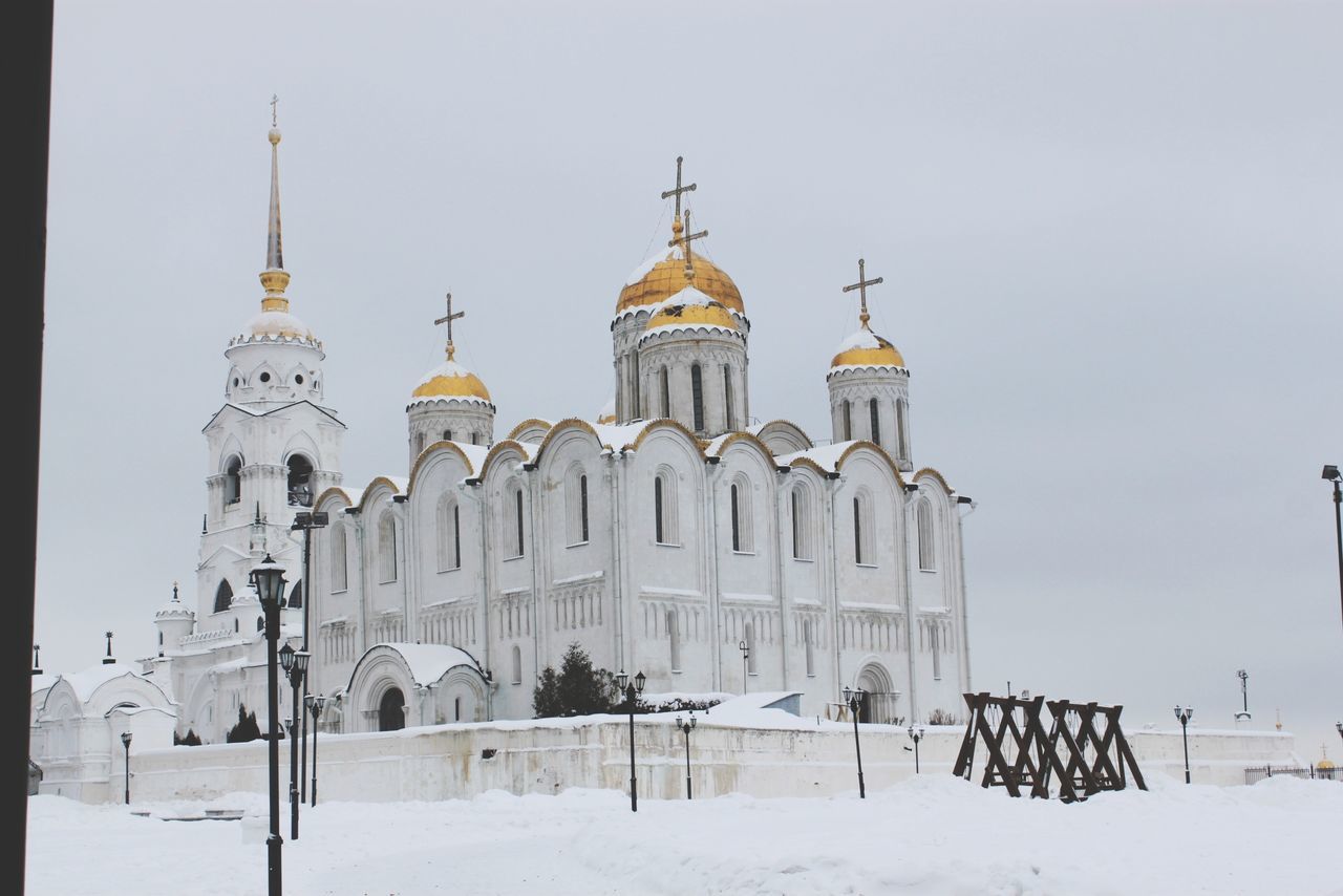 building exterior, cold temperature, sky, architecture, religion, built structure, belief, winter, snow, place of worship, spirituality, dome, building, nature, white color, travel, history, the past, no people, outdoors