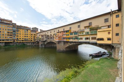 Florence, the old bridge with boats