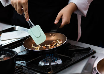 Midsection of man preparing food in kitchen