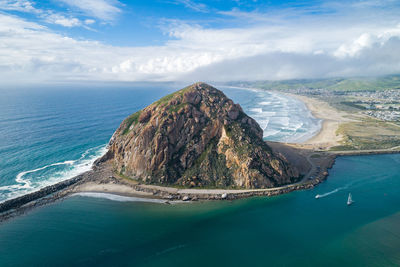 Morro rock in morro bay. ancient volcanic mound at the end of morro rock beach