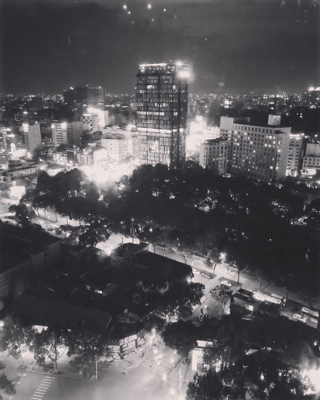 HIGH ANGLE VIEW OF BUILDINGS IN CITY AT NIGHT
