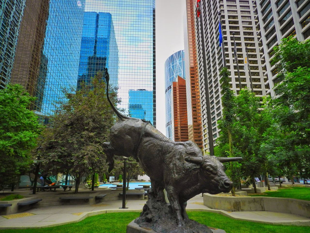 STATUE IN PARK AGAINST CITY