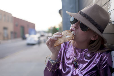 Young woman enjoying fast food