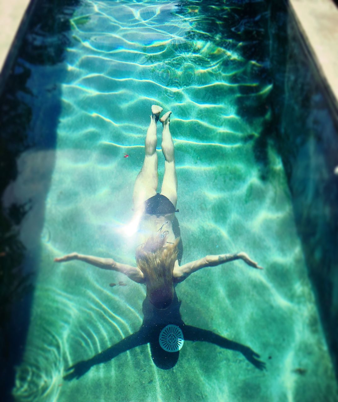 swimming pool, water, swimming, underwater, one person, high angle view, floating on water, real people, leisure activity, day, outdoors, young adult, young women, people
