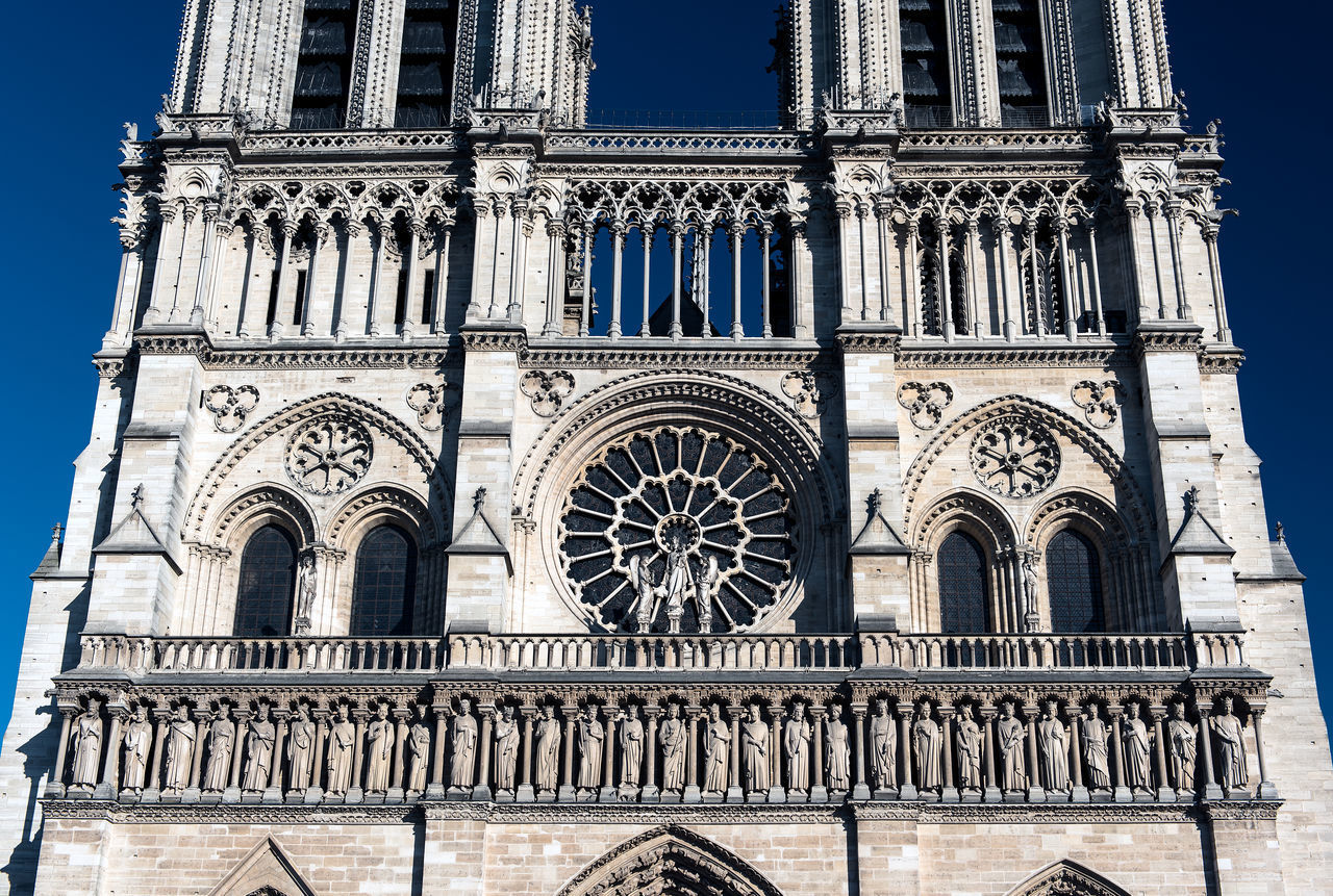 LOW ANGLE VIEW OF ORNATE BUILDING