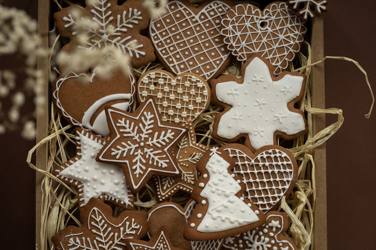 CLOSE-UP OF COOKIES IN CHRISTMAS TREE