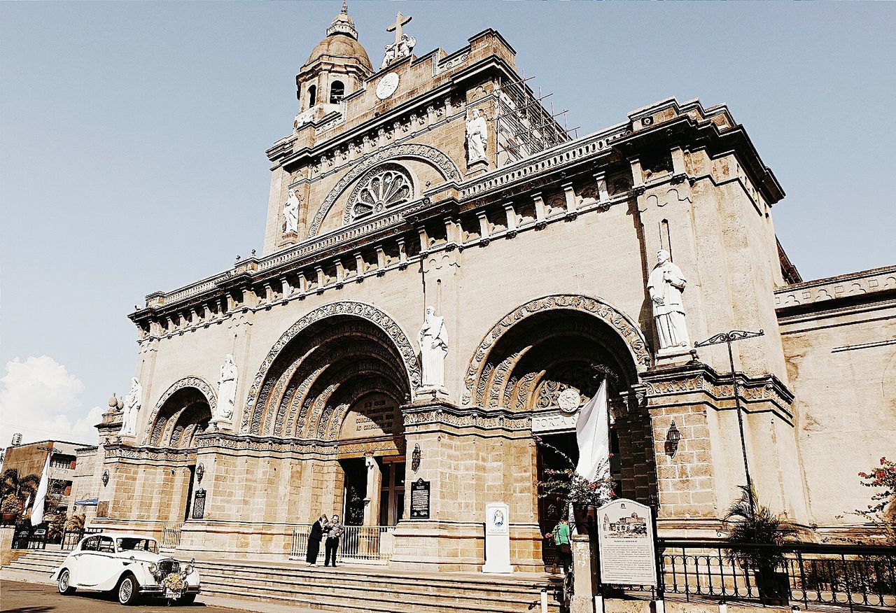 architecture, place of worship, built structure, religion, building exterior, spirituality, church, low angle view, cathedral, travel destinations, clear sky, famous place, facade, tourism, arch, travel, history, entrance