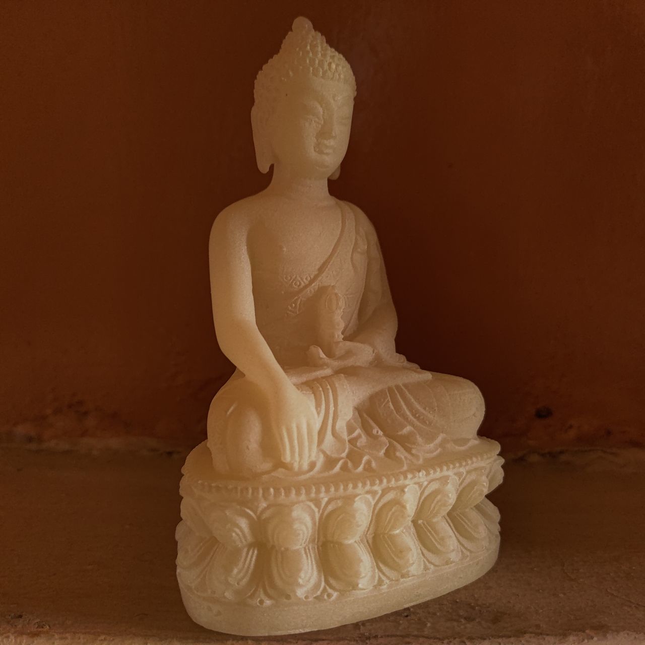 CLOSE-UP OF STATUE OF BUDDHA