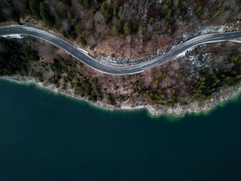 Road running next to a lake in the forest in bavaria