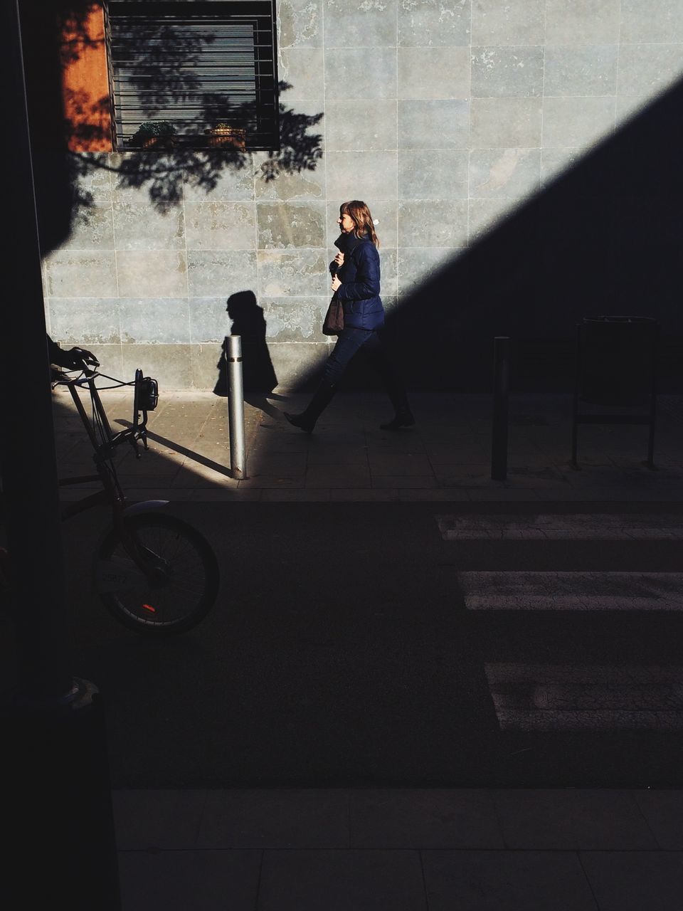 transportation, lifestyles, men, full length, mode of transport, built structure, architecture, leisure activity, land vehicle, building exterior, walking, street, person, on the move, travel, side view, city life, shadow