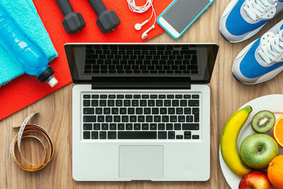 Directly above shot of granny smith apples on table
