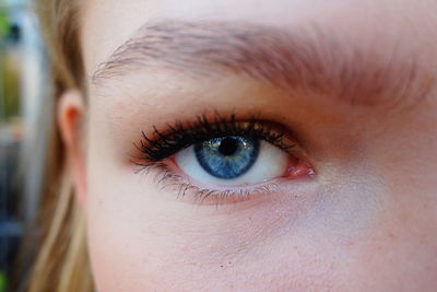 Close-up portrait of woman eye