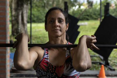 Portrait of young woman exercising in gym