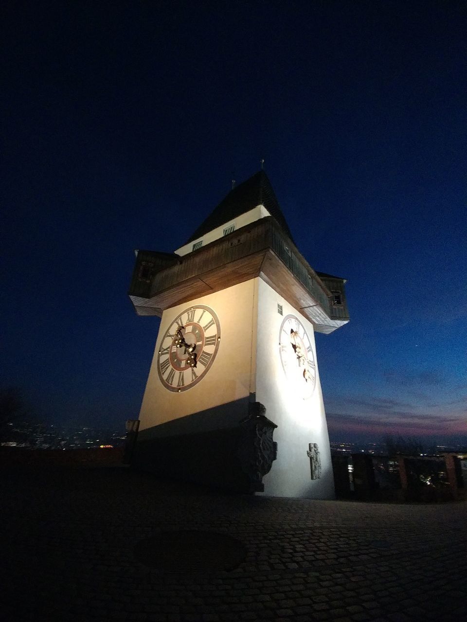 LOW ANGLE VIEW OF CLOCK TOWER AGAINST SKY AT NIGHT