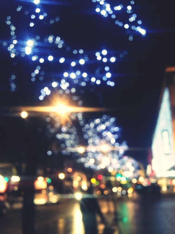 DEFOCUSED LIGHTS IN CITY AT NIGHT