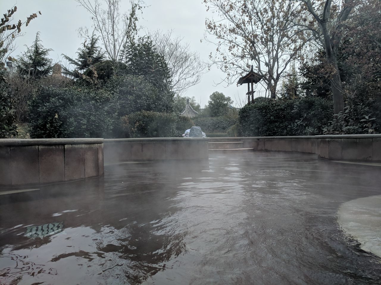 FOUNTAIN IN SWIMMING POOL