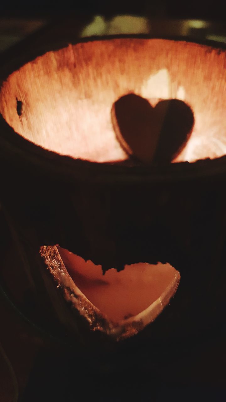 CLOSE-UP OF HEART SHAPE MADE OF WHITE ROSE